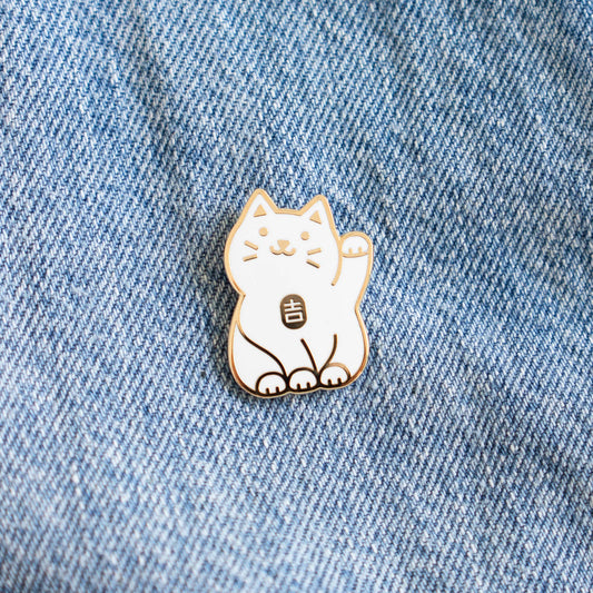 Everyday Olive - Lucky Cat Pin: White / Gold