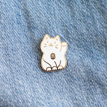 Everyday Olive - Lucky Cat Pin: White / Gold