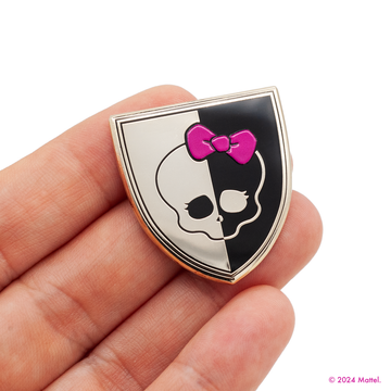 Monster High™ Skullette Shield Pin