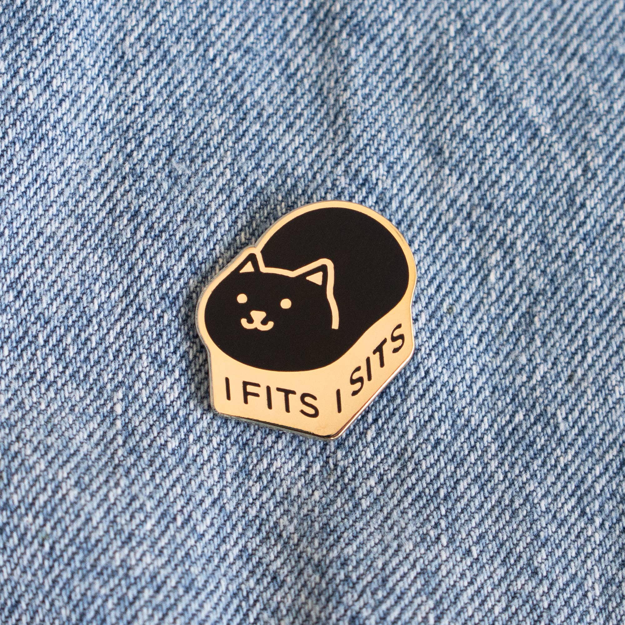 Everyday Olive - I Fits I Sits Pin: Gold/black